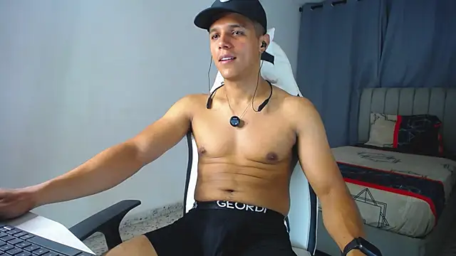 Snapshot of DavidAngell7 chatting on October 4, 5:05 am DavidAngell7 online show from October 4, 5:05 am