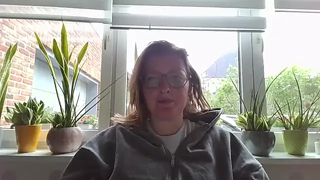 LiquidLeonie online show from May 5, 6:54 am