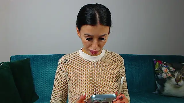 Snapshot of SaraDaisy chatting on February 6, 6:00 pm SaraDaisy online show from February 6, 6:00 pm