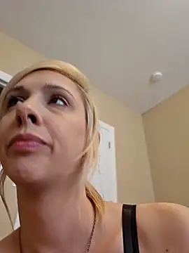 AmethystFoxx online show from October 5, 5:44 pm