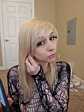 AmethystFoxx online show from October 8, 6:27 pm