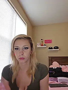 AmethystFoxx online show from May 25, 6:25 pm