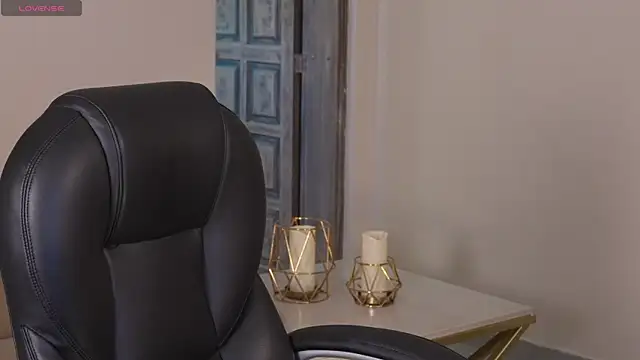 NaomiSainz online show from December 21, 12:45 pm