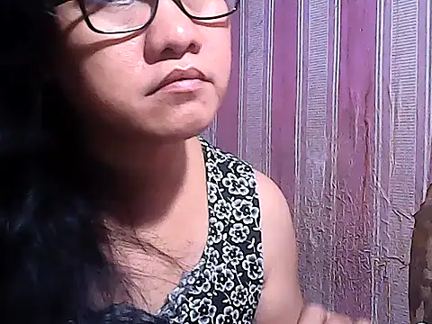 sweetsosie18 online show from November 3, 8:04 am