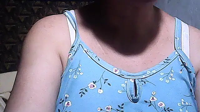 sweetsosie18 online show from April 10, 7:35 am