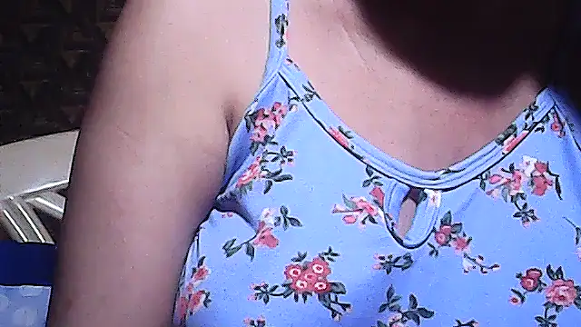 sweetsosie18 online show from April 12, 8:52 am