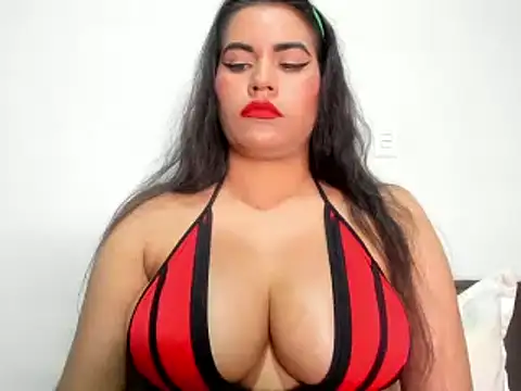 roxanamariahills  online show from December 2, 9:50 pm