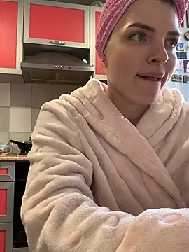 SeducingYoghourt online show from January 16, 1:15 pm