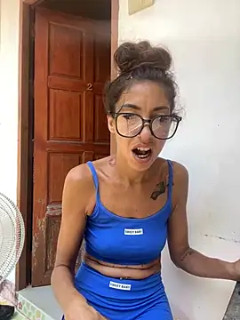 amanilouve online show from March 16, 5:47 am