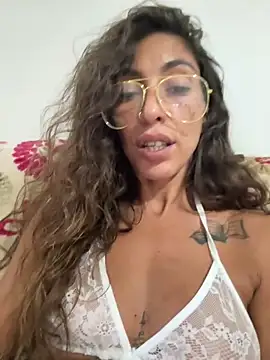 amanilouve online show from September 18, 8:00 pm