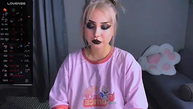 MonaLauu online show from November 29, 8:23 pm