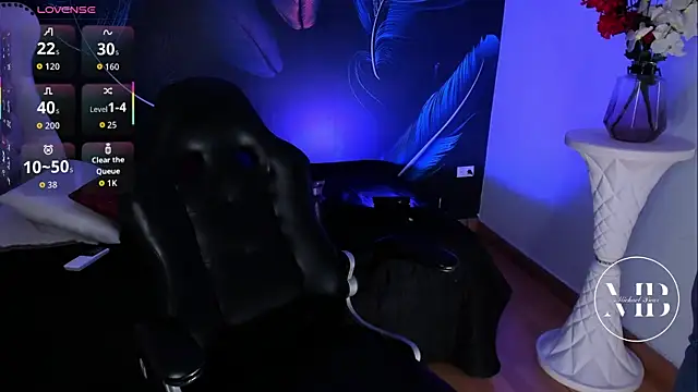 MichaelBear  online show from November 8, 1:22 pm