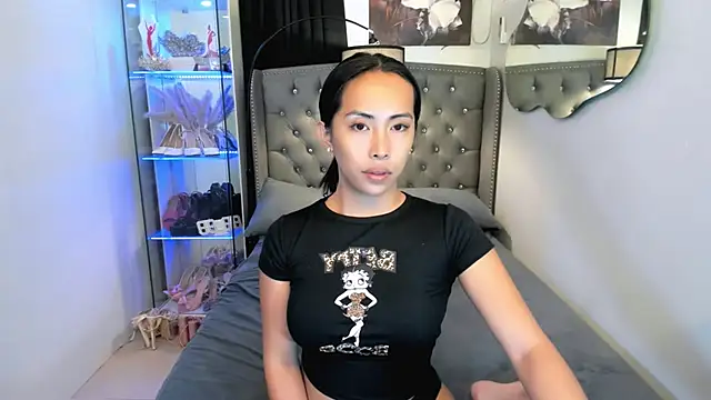 reighnempress online show from March 27, 2:06 am