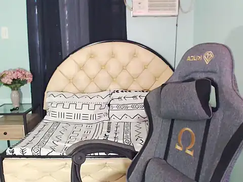 WeezyBabyXoxo online show from December 3, 4:20 am