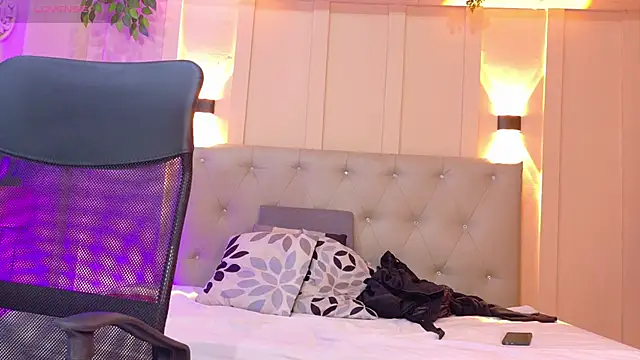 nicol snow online show from November 25, 1:11 pm