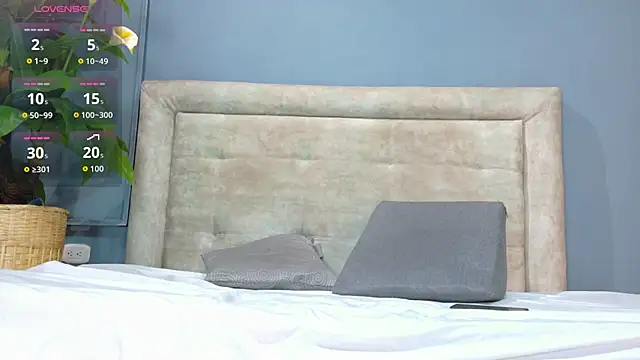 nicol snow online show from February 5, 1:16 pm