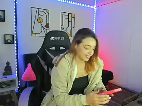 Snapshot of kay_marie chatting on December 17, 6:02 am kay marie online show from December 17, 6:02 am