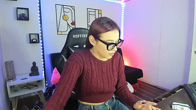 Snapshot of kay_marie chatting on December 21, 12:20 am kay marie online show from December 21, 12:20 am