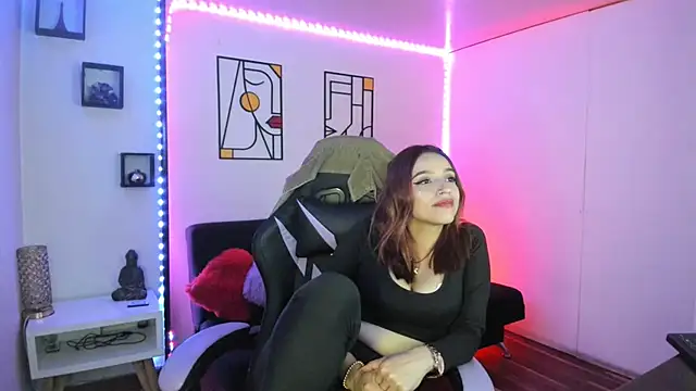 Snapshot of kay_marie chatting on January 8, 10:37 pm kay marie online show from January 8, 10:37 pm