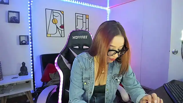 Snapshot of kay_marie chatting on January 12, 9:29 pm kay marie online show from January 12, 9:29 pm