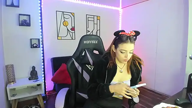 Snapshot of kay_marie chatting on January 17, 5:21 am kay marie online show from January 17, 5:21 am