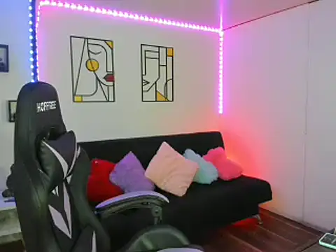 Snapshot of kay_marie chatting on January 22, 5:48 am kay marie online show from January 22, 5:48 am