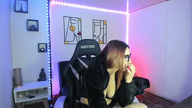 Snapshot of kay_marie chatting on January 30, 7:18 am kay marie online show from January 30, 7:18 am