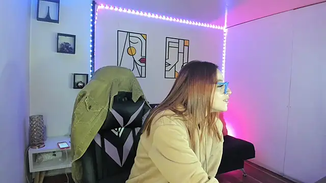 Snapshot of kay_marie chatting on February 11, 11:01 pm kay marie online show from February 11, 11:01 pm