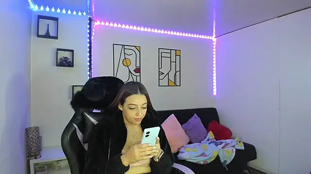 Snapshot of kay_marie chatting on February 20, 1:25 am kay marie online show from February 20, 1:25 am