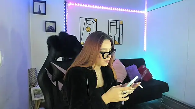 Snapshot of kay_marie chatting on February 23, 12:19 am kay marie online show from February 23, 12:19 am