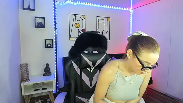 Snapshot of kay_marie chatting on March 21, 11:34 pm kay marie online show from March 21, 11:34 pm