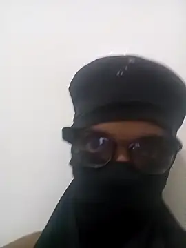 Snapshot of Smith23q123 chatting on February 8, 1:42 am Smith23q123 online show from February 8, 1:42 am