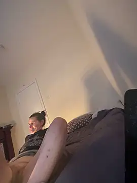 Snapshot of CuzzyB69 chatting on February 21, 11:33 am CuzzyB69 online show from February 21, 11:33 am