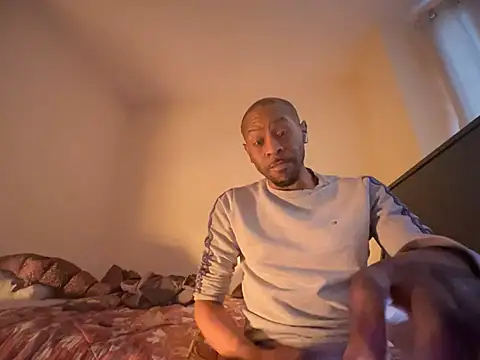 Snapshot of CuzzyB69 chatting on March 3, 7:21 am CuzzyB69 online show from March 3, 7:21 am