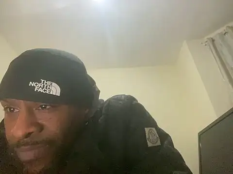 Snapshot of CuzzyB69 chatting on March 18, 7:31 pm CuzzyB69 online show from March 18, 7:31 pm