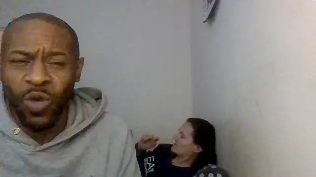 Snapshot of CuzzyB69 chatting on November 26, 1:12 pm CuzzyB69 online show from November 26, 1:12 pm