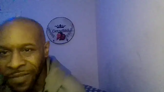 Snapshot of CuzzyB69 chatting on November 28, 8:39 am CuzzyB69 online show from November 28, 8:39 am