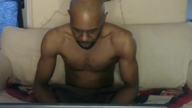 Snapshot of CuzzyB69 chatting on April 8, 6:13 am CuzzyB69 online show from April 8, 6:13 am