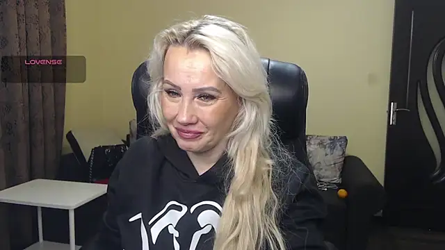 KandyHellenx online show from January 9, 6:16 am