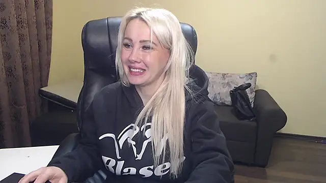 KandyHellenx online show from January 15, 5:12 am