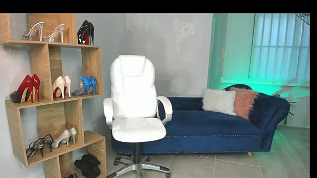 MissRhodes1 online show from January 15, 11:08 pm