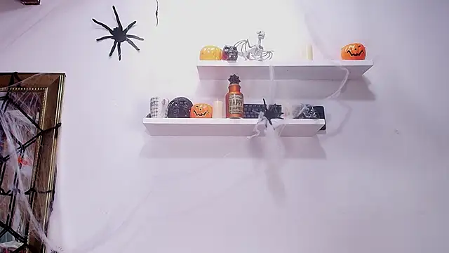 naia blessed online show from October 26, 7:09 pm