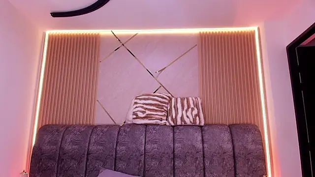 naia blessed online show from April 10, 7:18 pm