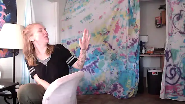 Snapshot of coryandthepeach chatting on December 16, 3:32 pm coryandthepeach online show from December 16, 3:32 pm