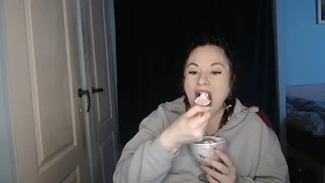 ryhhnnagold99 online show from April 8, 4:29 pm