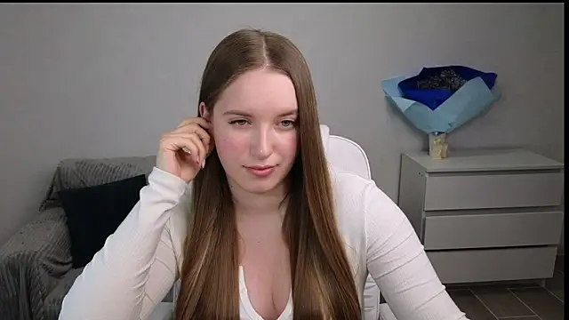 EvaMaddison online show from February 2, 6:20 pm