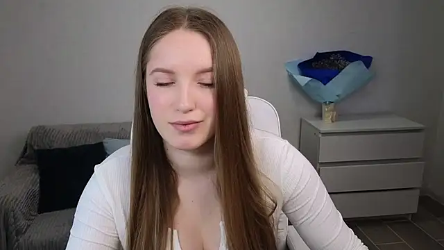 EvaMaddison online show from February 13, 4:43 am