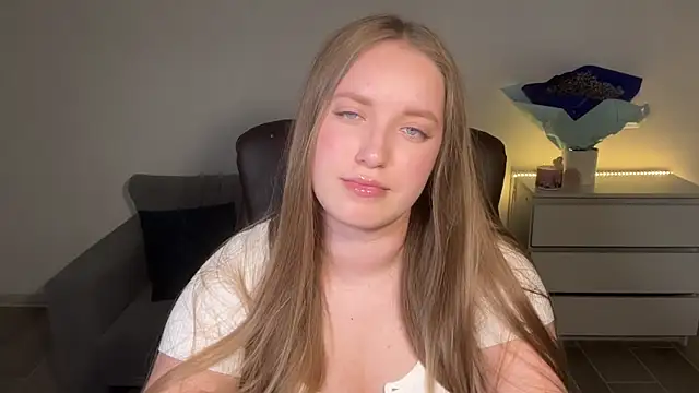Snapshot of EvaMaddison chatting on June 20, 8:55 pm EvaMaddison online show from June 20, 8:55 pm