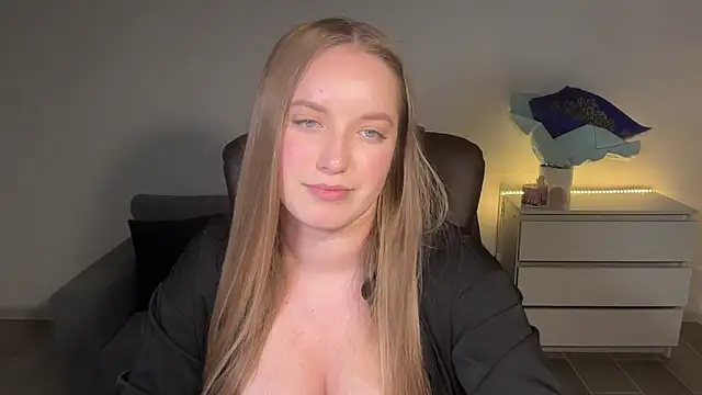 Snapshot of EvaMaddison chatting on June 27, 8:14 pm EvaMaddison online show from June 27, 8:14 pm