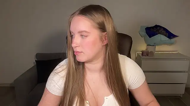 Snapshot of EvaMaddison chatting on July 11, 9:27 pm EvaMaddison online show from July 11, 9:27 pm